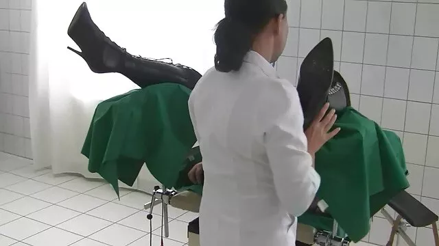 Wybitne kobiety pytają młodego klienta pirno darmowe