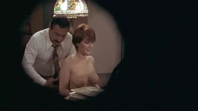 Filmy porno w darmowexxx końcu. Człowiek przykuty do koła, pies przykuty.